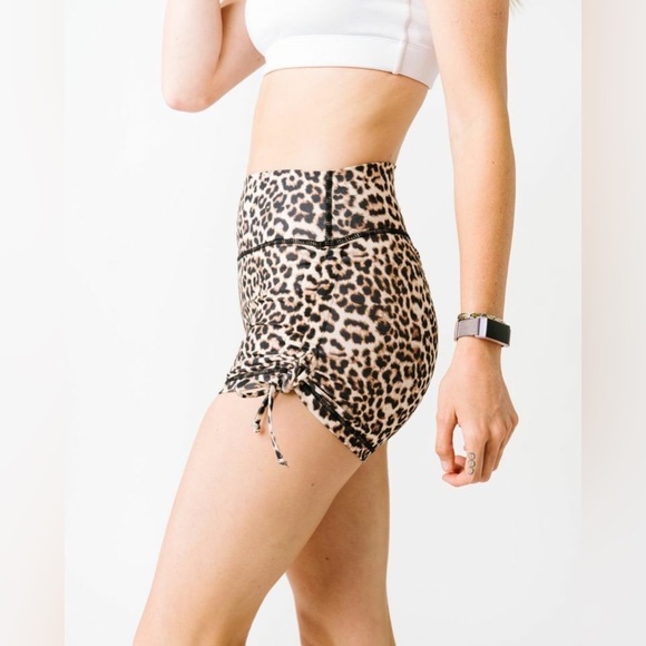 Zyia Leopard Brilliant Double Scrunchy Hustle Shorts - Picture 3 of 9